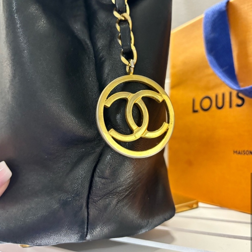 Chanel ✨Black ✨lambskin 💎Leather Tote Bag - Picture 3 of 8